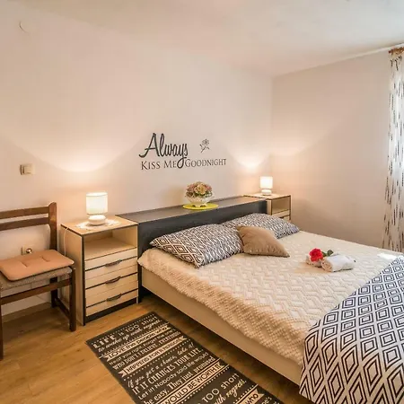 Apartmani Marija Malinska Exterior photo